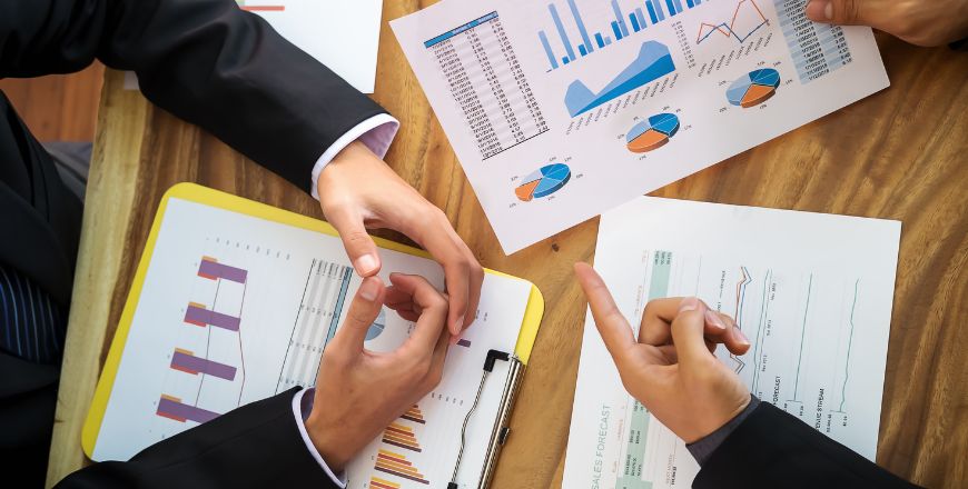 Adaptive Leadership in Uncertain Financial Environments